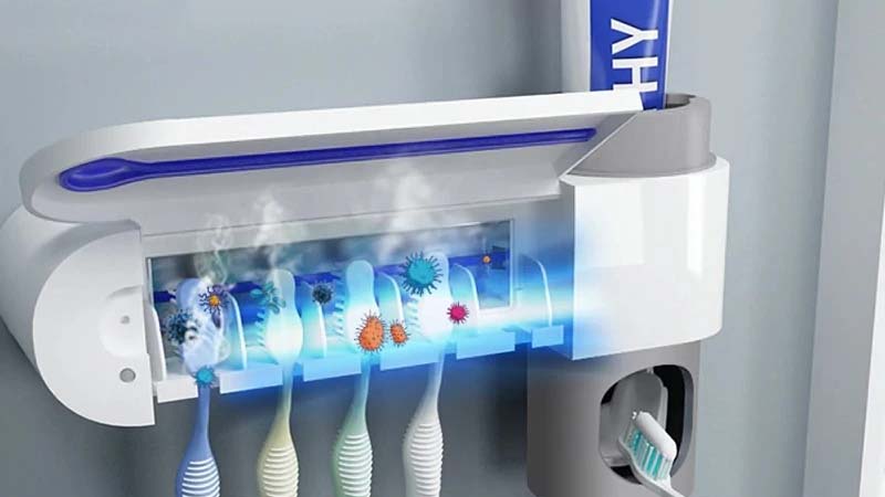 Giá treo bàn chải có đèn UV diệt khuẩn tích hợp máy nhả kem đánh răng tự động